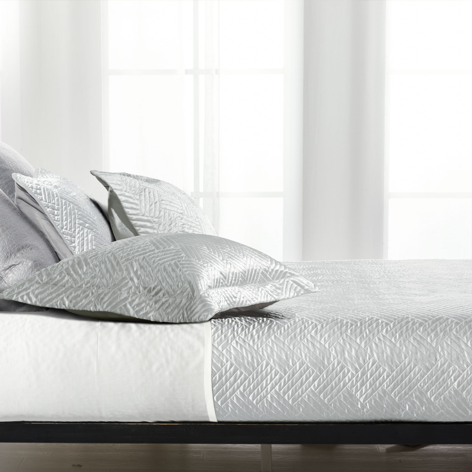 Aerisaura 3 Pieces Silk Satin Queen Quilt Set, Light Gray